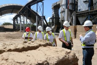 Vicepresidente Halleslevens destaca importancia de industria azucarera