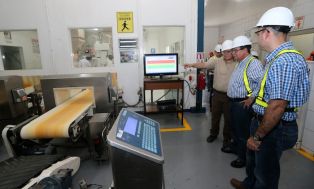 Vicepresidente Halleslevens destaca importancia de industria azucarera