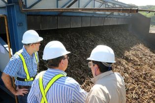 Vicepresidente Halleslevens destaca importancia de industria azucarera