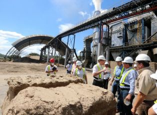 Vicepresidente Halleslevens destaca importancia de industria azucarera