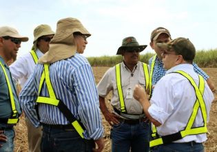 Vicepresidente Halleslevens destaca importancia de industria azucarera