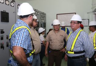 Vicepresidente Halleslevens destaca importancia de industria azucarera