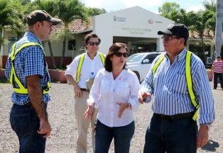 Vicepresidente Halleslevens destaca importancia de industria azucarera