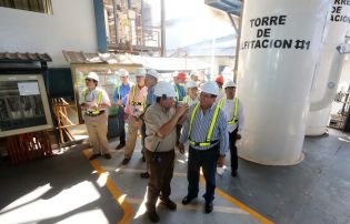 Vicepresidente Halleslevens destaca importancia de industria azucarera