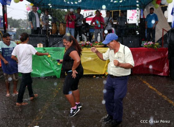 Por Nuestros Héroes del Amor que nos dejaron la obligación de mantener nuestra Nicaragua, Siempre Libre  