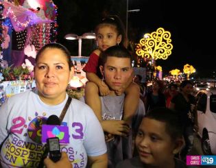 Familias visitan Altares a la Virgen en Avenida de Bolívar a Chávez