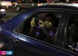 Familias visitan Altares a la Virgen en Avenida de Bolívar a Chávez