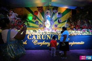 Familias visitan Altares a la Virgen en Avenida de Bolívar a Chávez