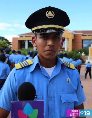 Cadetes de la Policía practican en Plaza de la Revolución