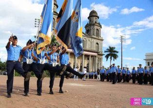 Cadetes de la Policía practican en Plaza de la Revolución