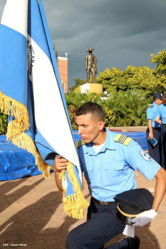 Cadetes de la Policía practican en Plaza de la Revolución