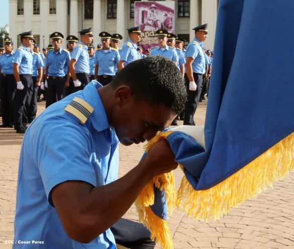 Cadetes de la Policía practican en Plaza de la Revolución