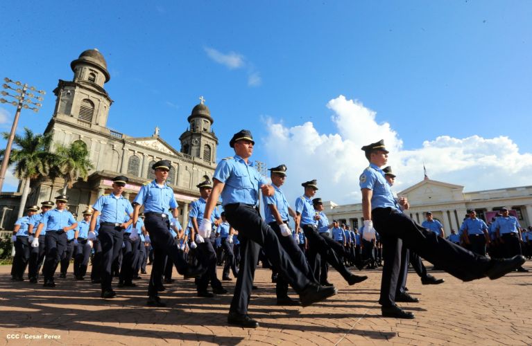 Cadetes de la Policía practican en Plaza de la Revolución