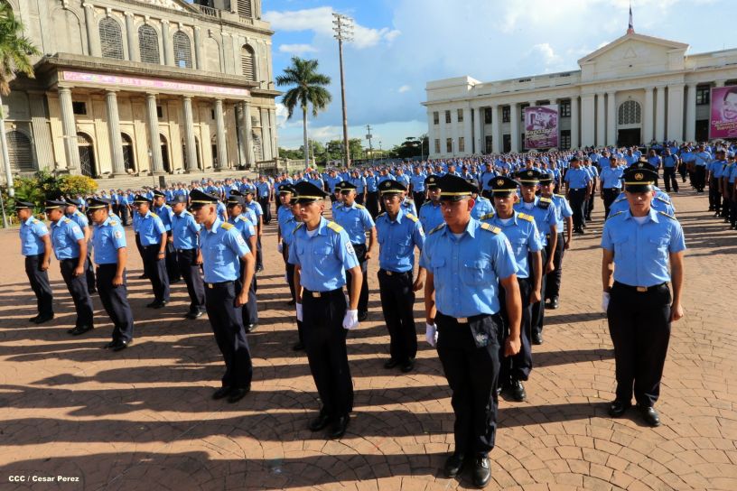 Cadetes de la Policía practican en Plaza de la Revolución