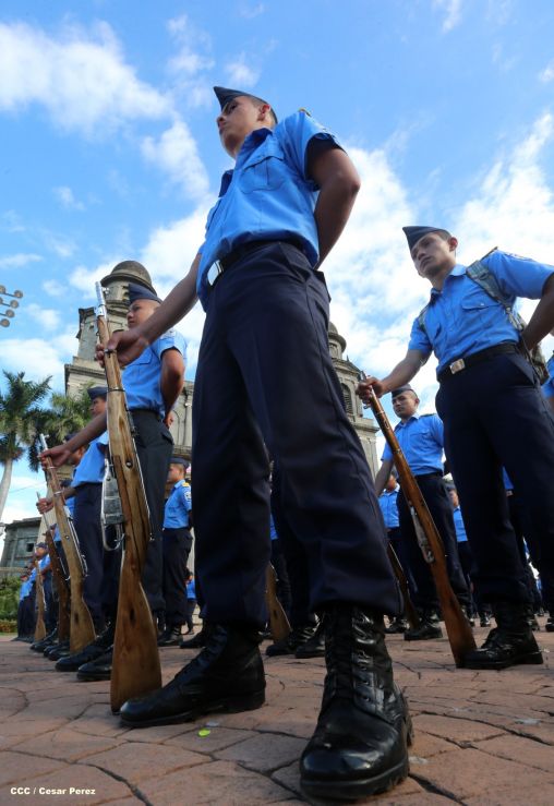 Cadetes de la Policía practican en Plaza de la Revolución