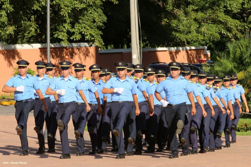 Cadetes de la Policía practican en Plaza de la Revolución