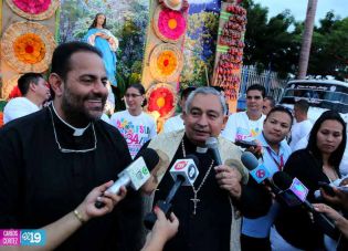 Altares móviles recorren Managua