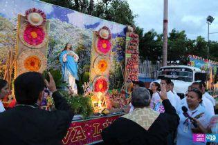 Altares móviles recorren Managua