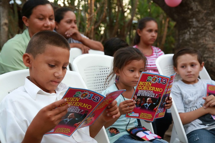 Familias leonesas felices con sus viviendas solidarias
