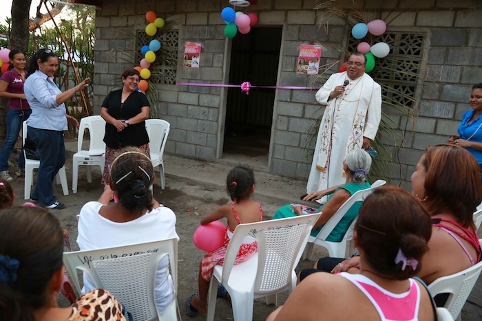 Familias leonesas felices con sus viviendas solidarias