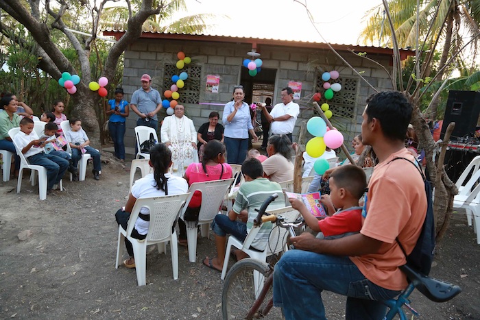 Familias leonesas felices con sus viviendas solidarias
