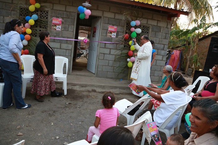 Familias leonesas felices con sus viviendas solidarias