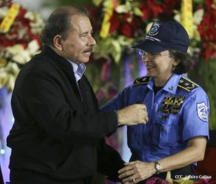 Daniel y Rosario presiden XVI acto de graduación de cadetes de la Policía