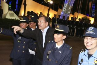Daniel y Rosario presiden XVI acto de graduación de cadetes de la Policía