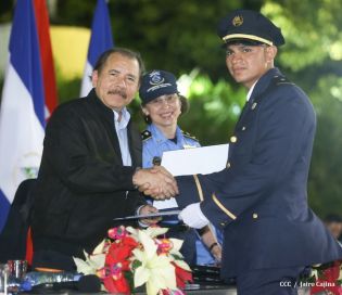 Daniel y Rosario presiden XVI acto de graduación de cadetes de la Policía