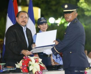 Daniel y Rosario presiden XVI acto de graduación de cadetes de la Policía