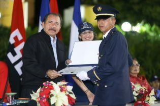 Daniel y Rosario presiden XVI acto de graduación de cadetes de la Policía