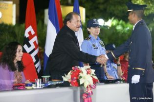 Daniel y Rosario presiden XVI acto de graduación de cadetes de la Policía