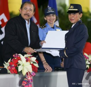 Daniel y Rosario presiden XVI acto de graduación de cadetes de la Policía