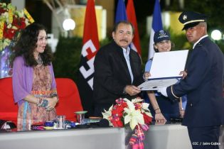 Daniel y Rosario presiden XVI acto de graduación de cadetes de la Policía