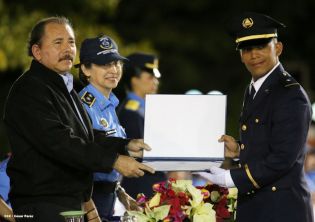 Daniel y Rosario presiden XVI acto de graduación de cadetes de la Policía