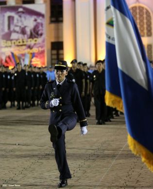 Daniel y Rosario presiden XVI acto de graduación de cadetes de la Policía