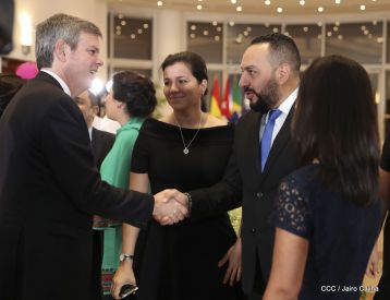 ¡Bienvenidos a Nicaragua en nombre de la Paz!