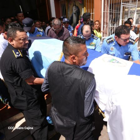 ¡Honor y Gloria a nuestros compañeros, honor y gloria a nuestra Policía Nacional!