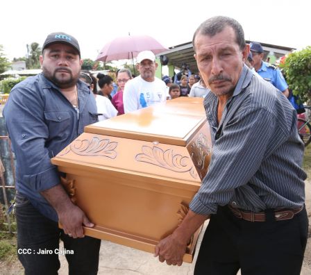 ¡Honor y Gloria a nuestros compañeros, honor y gloria a nuestra Policía Nacional!