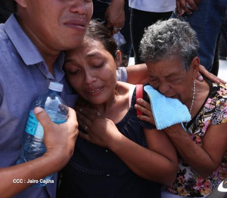 ¡Honor y Gloria a nuestros compañeros, honor y gloria a nuestra Policía Nacional!