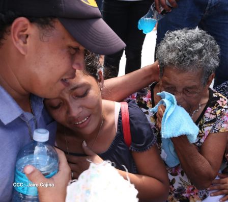 ¡Honor y Gloria a nuestros compañeros, honor y gloria a nuestra Policía Nacional!