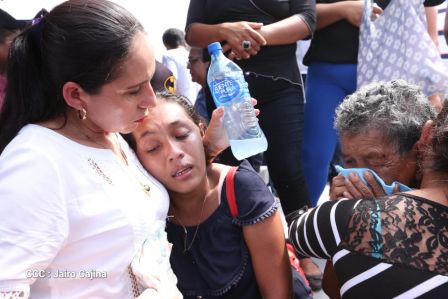 ¡Honor y Gloria a nuestros compañeros, honor y gloria a nuestra Policía Nacional!
