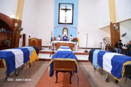 ¡Honor y Gloria a nuestros compañeros, honor y gloria a nuestra Policía Nacional!