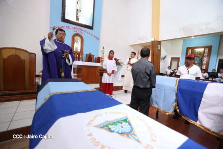 ¡Honor y Gloria a nuestros compañeros, honor y gloria a nuestra Policía Nacional!