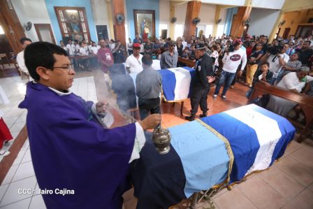 ¡Honor y Gloria a nuestros compañeros, honor y gloria a nuestra Policía Nacional!