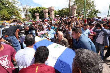 ¡Honor y Gloria a nuestros compañeros, honor y gloria a nuestra Policía Nacional!