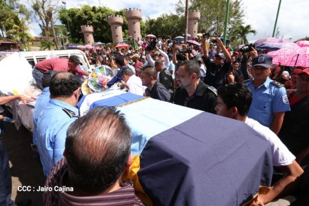 ¡Honor y Gloria a nuestros compañeros, honor y gloria a nuestra Policía Nacional!