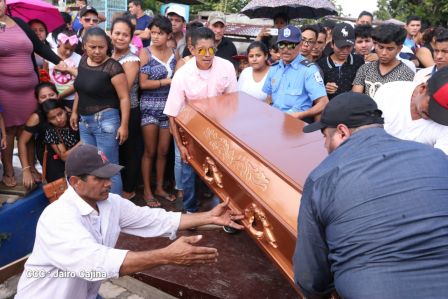 ¡Honor y Gloria a nuestros compañeros, honor y gloria a nuestra Policía Nacional!