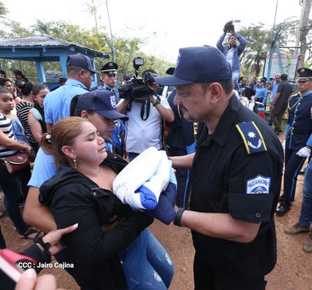 ¡Honor y Gloria a nuestros compañeros, honor y gloria a nuestra Policía Nacional!