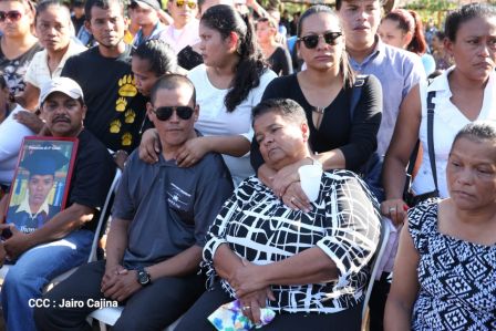 ¡Honor y Gloria a nuestros compañeros, honor y gloria a nuestra Policía Nacional!